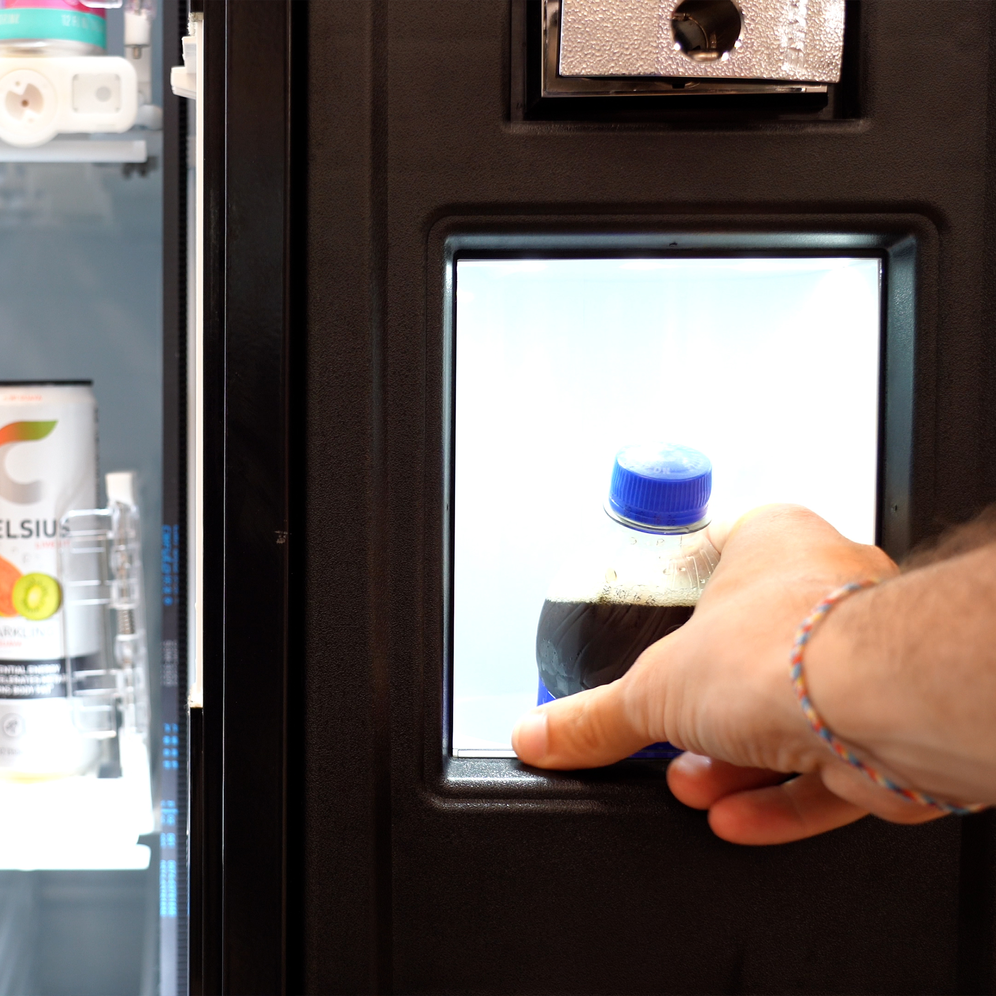 GFV-400 Glass Front Vendor