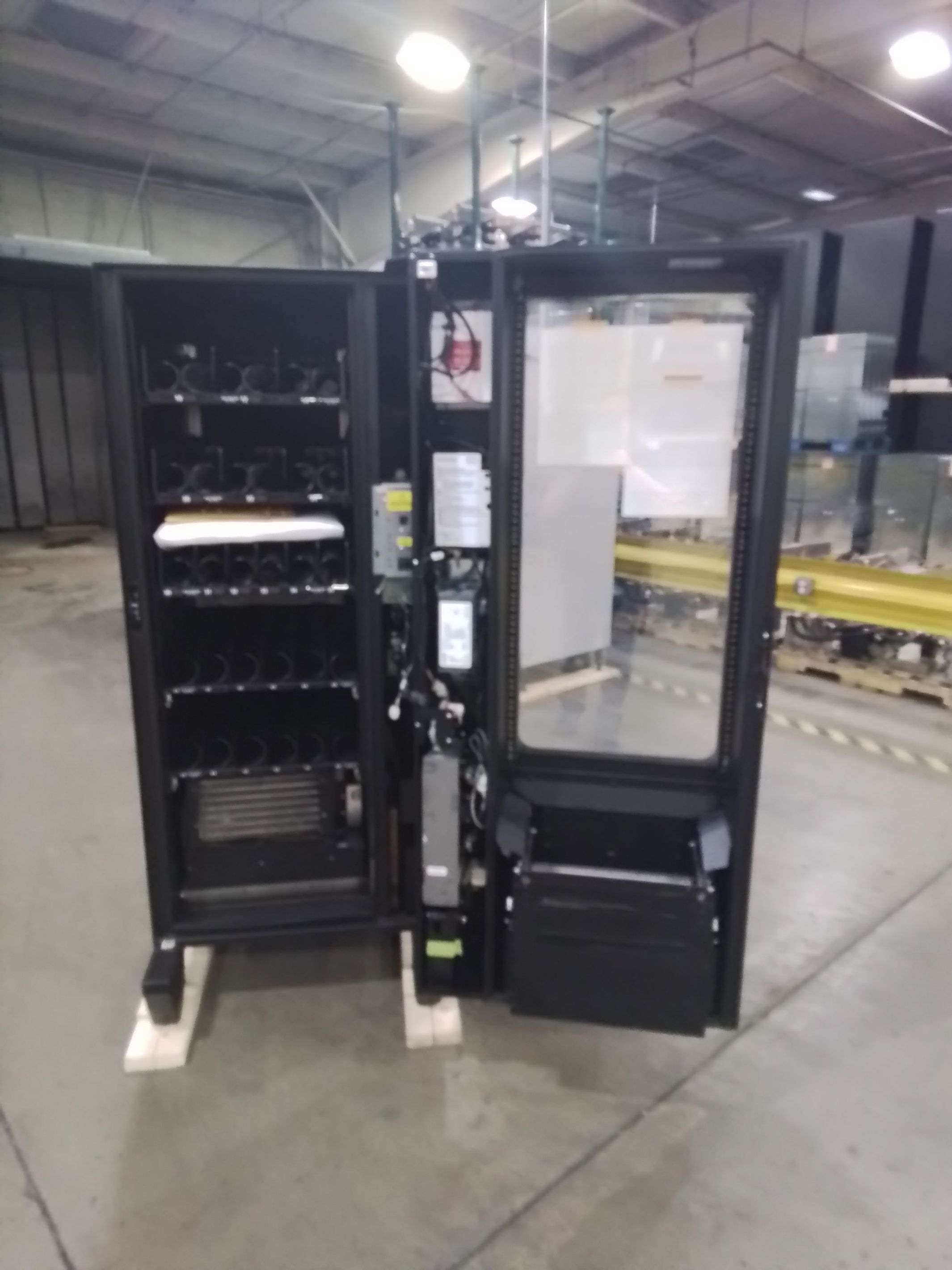 USI 38-Selection Snack & Drink Combination Vending Machine - Used