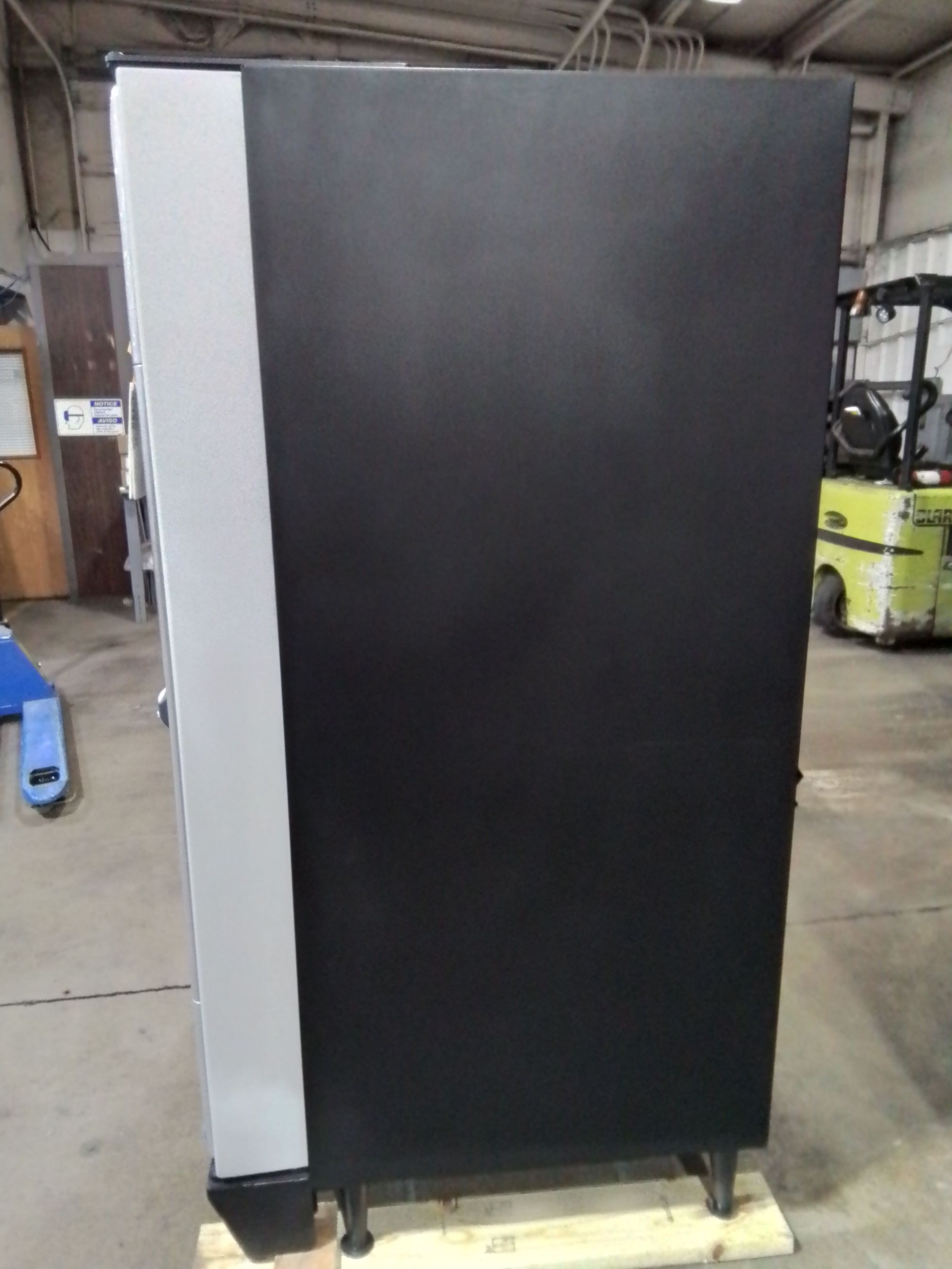 USI 42-Selection Cold Food & Drink Combination Vending Machine - Used