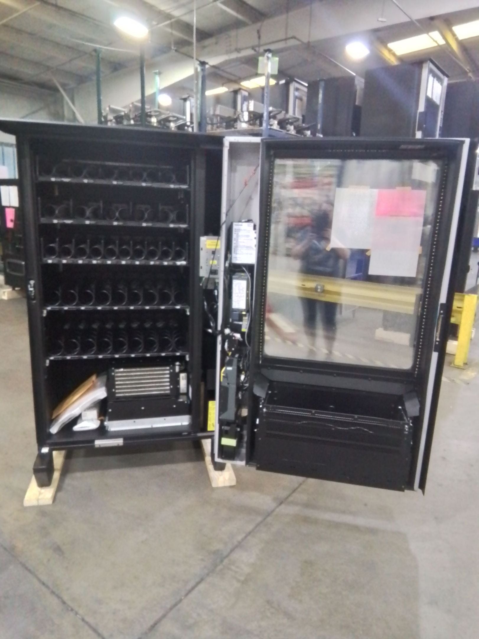 USI 38-Selection High Security Outdoor Combination Vending Machine-Used